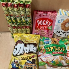 ①お菓子　まとめて　うまい棒　クランチ カール　ポッキー　いちご　コアラのマーチ　たべっ子どうぶつ　ミルククルーラー ドーナツの画像