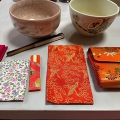 お茶碗(抹茶用)と茶道道具の画像