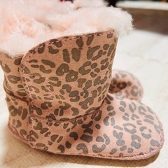 【美品】UGGヒョウ柄 ベビーブーツ ピンク 12.5cmの画像