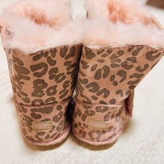【美品】UGGヒョウ柄 ベビーブーツ ピンク 12.5cmの画像