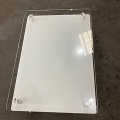 ガラステーブルの画像