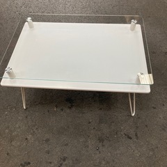 ガラステーブルの画像