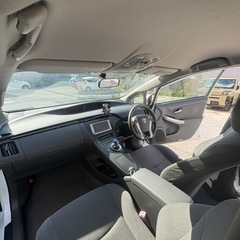 🌸白プリウス🌸 バッテリー交換済で安心♡の画像