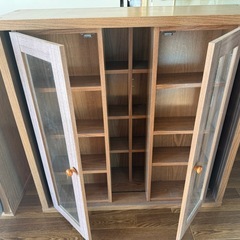ガラス扉キャビネット
の画像