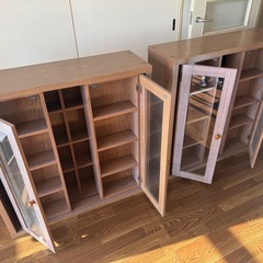 ガラス扉キャビネット
の画像