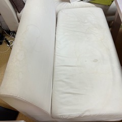 ソファとテーブルの画像