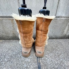 UGGのキャメル？色のブーツです。の画像