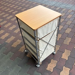 中古　収納家具　押し入れ収納　キャビネット　引出し・キャスター付き　スチール＆布製の画像