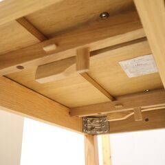 人気の無印良品(MUJI)よりオーク材を使用したエクステンションダイニングテーブルです！伸長タイプなので来客時や家族構成が変わった場合にも対応できる万能テーブルです♪の画像