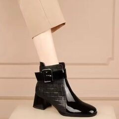 【新品未使用】ベルトデザイン　レディースショートブーツの画像