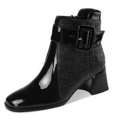 【新品未使用】ベルトデザイン　レディースショートブーツの画像