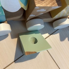 木製　おもちゃ　電車の画像