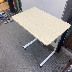 【リサイクルサービス八光】幅59.5㎝　ナチュラルベージュ　ベッドサイドテーブル　キャスター付きの画像