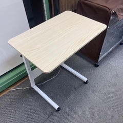 【リサイクルサービス八光】幅59.5㎝　ナチュラルベージュ　ベッドサイドテーブル　キャスター付きの画像