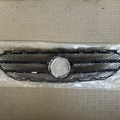 ベンツ W205 c220d 後期　純正グリルの画像