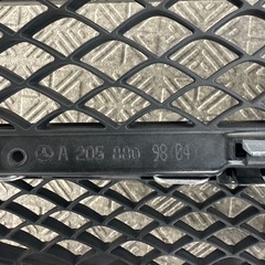 ベンツ W205 c220d 後期　純正グリルの画像
