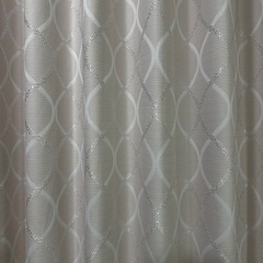 薄いピンクカーテンの画像