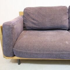 ACME FURNITURE(アクメファニチャー)のCORONADO SOFA(コロナド ソファ) 2.5P 。オーク無垢材やフェザーを使用したリラックスできる2.5人掛けソファ。西海岸スタイルに！の画像