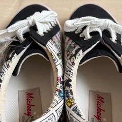 ミッキー柄　スニーカー　 レディース　 Mサイズ 約23.5cmの画像