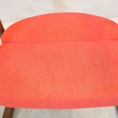 キツツキマークでお馴染みの飛騨産業(HIDA)より低座アームチェアです。床や畳生活の立ち座りを楽にする座椅子です。クッションの座面後方が持ち上がった形状のペルビックサポートが足腰への負担を軽減します。の画像