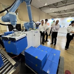 東京ビッグサイト（3日間）ブース前での営業の画像