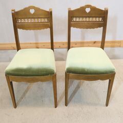 静岡の家具メーカー”パリの雑貨屋”より F-34 ダイニングチェア2脚セットです。ヨーロピアンクラシックながらも愛らしいディティールがお部屋を特別な雰囲気に🎵の画像