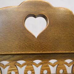 静岡の家具メーカー”パリの雑貨屋”より F-34 ダイニングチェア2脚セットです。ヨーロピアンクラシックながらも愛らしいディティールがお部屋を特別な雰囲気に🎵の画像