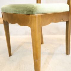 静岡の家具メーカー”パリの雑貨屋”より F-34 ダイニングチェア2脚セットです。ヨーロピアンクラシックながらも愛らしいディティールがお部屋を特別な雰囲気に🎵の画像