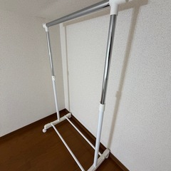 ハンガーラックの画像
