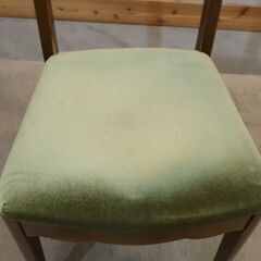 静岡の家具メーカー”パリの雑貨屋”より F-34 ダイニングチェアです。ヨーロピアンクラシックながらも愛らしいディティールがお部屋を特別な雰囲気に🎵の画像