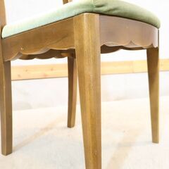 静岡の家具メーカー”パリの雑貨屋”より F-34 ダイニングチェアです。ヨーロピアンクラシックながらも愛らしいディティールがお部屋を特別な雰囲気に🎵の画像