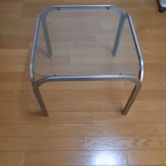 ガラスミニテーブルの画像