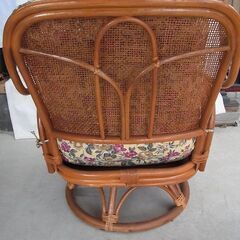 籐　回転いす　椅子　低いタイプの画像