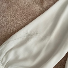 パール付きブラウス Mサイズの画像