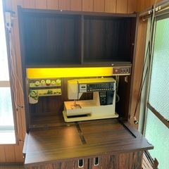 ジャノメミシンとミシン台セットの画像