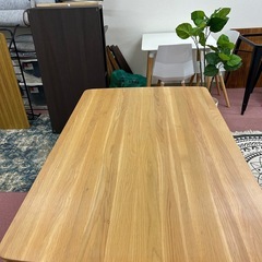 オール無垢のダイニングテーブルの画像