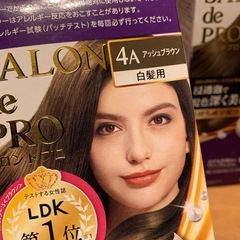 サロンドプロ　未開封とおまけ　泡タイプ　アッシュブラウン白髪染めの画像