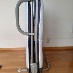 折りたたみ式コロ付き簡易ベットの画像