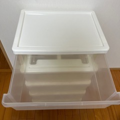 4段　引き出し付き　衣装ケースの画像