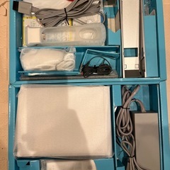 wiiとwiiU2台
　ソフト各種　リモコン　wii fit plus　まとめ売りの画像