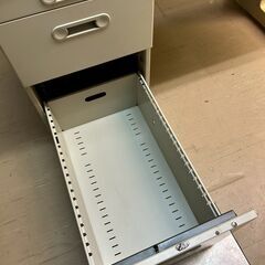 事務机　ライオン製　アイボリーの画像