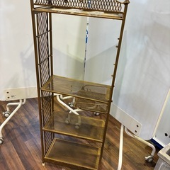 【バナナ苫小牧】アンティーク家具 メタルラック 収納棚 ガラス天板付 足キャップ1個欠損有の画像