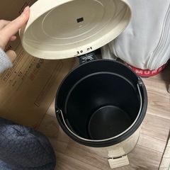 ゴミ箱の画像