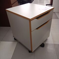 ★リユースのサカイ千葉中央店★  袖机  H55×D47×W43 クリーニング済み TC5824の画像