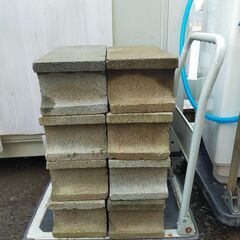 【年末年始営業のお知らせ】12月29日～1月4日までお休みとさせていただきます△ C コンクリートブロック 8点おまとめ  欠け、汚れありの画像