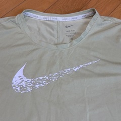 【美品】ほぼ着用していないNIKETシャツの画像