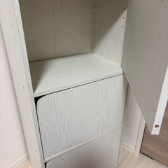 カラーボックス3段　扉付きの画像