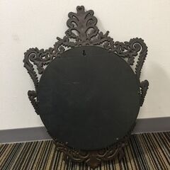 ○壁掛け鏡 アンティーク調 ウォールミラー ヴィンテージ風 ヨーロピアン調 インテリア 鏡直径30㎝全体36.5×47.5×2.4㎝ 中古品(NF251217)560-10(45)の画像