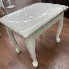 アンティーク調1人がけチェアの画像