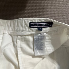 トミーヒルフィガー　半ズボンの画像